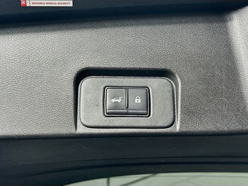 Used 2025 Nissan Rogue SV AWD/4WD image 29