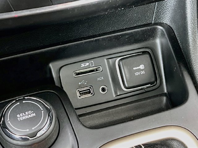 Used 2015 Jeep Cherokee Limited AWD/4WD image 21