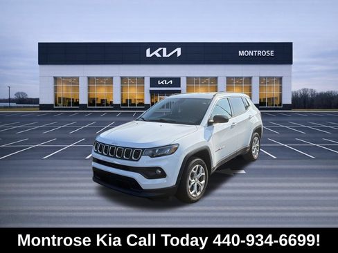 Used 2024 Jeep Compass Latitude AWD/4WD image 1