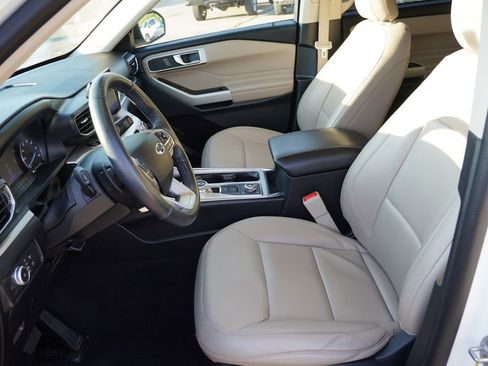 Used 2021 Ford Explorer XLT w/ Equipment Group 202A AWD/4WD image 4