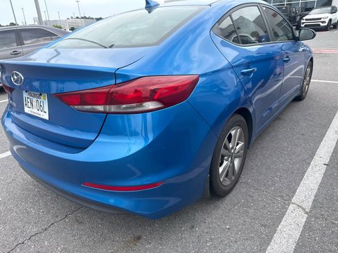 Used 2018 Hyundai Elantra SEL w/ Cargo Package FWD image 4