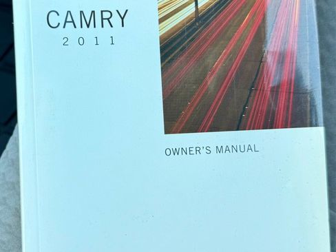 Used 2011 Toyota Camry LE image 12