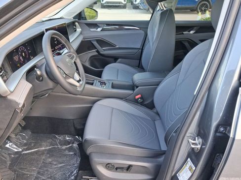 New 2026 Volkswagen Tiguan SE FWD image 7