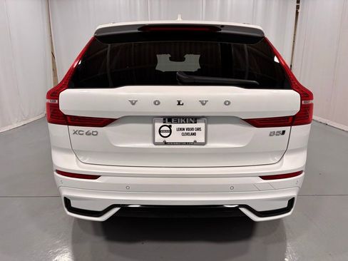 Certified 2025 Volvo XC60 B5 Plus image 7