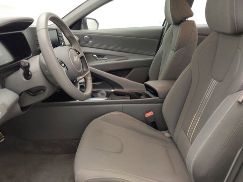 Used 2025 Hyundai Elantra Sport FWD image 17