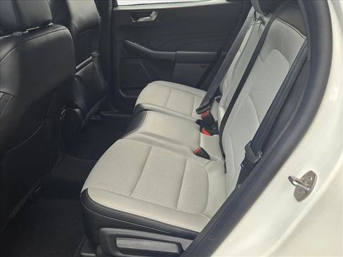 New 2025 Ford Escape SE image 15