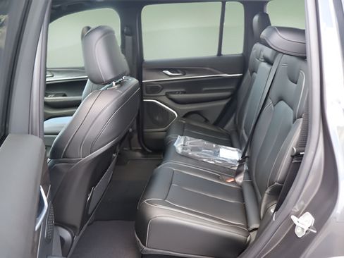 New 2026 Jeep Grand Cherokee Limited w/ Limited Altitude Package AWD/4WD image 12