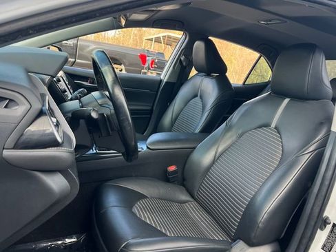 Used 2020 Toyota Camry SE image 12
