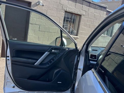 Used 2016 Subaru Forester 2.5i Touring w/ Eyesight & Navigation System image 10