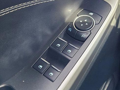 Used 2022 Ford Explorer XLT image 18