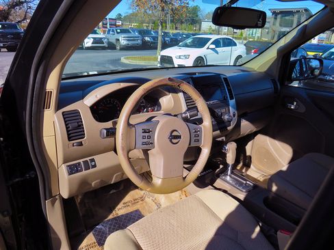 Used 2018 Nissan Frontier SV w/ Value Truck Package image 12