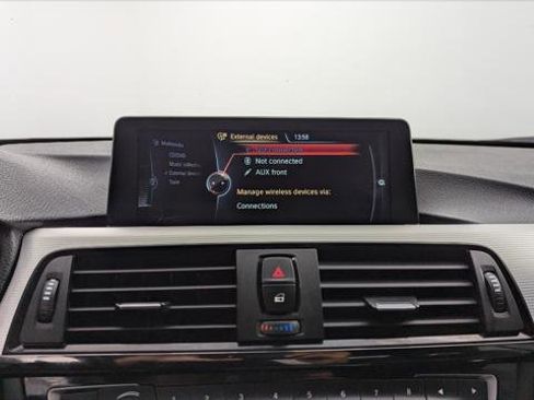 Used 2015 BMW M4 Convertible image 22