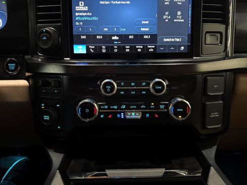 Used 2023 Ford F350 Lariat w/ Lariat Ultimate Package AWD/4WD image 7
