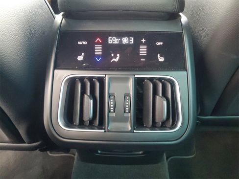 Used 2024 Maserati Grecale GT image 11