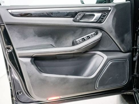 Used 2024 Porsche Macan image 19