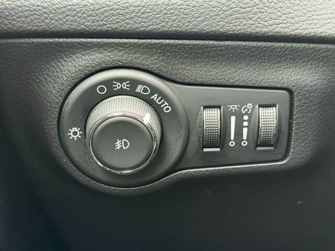 Used 2020 Jeep Compass Latitude w/ Popular Equipment Group image 32