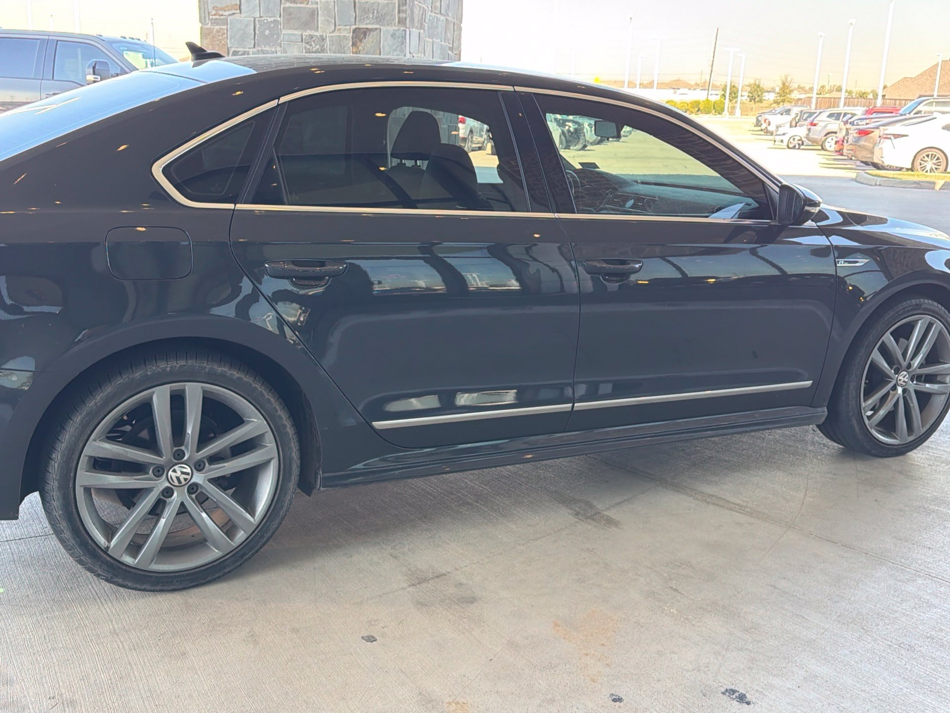 Used 2017 Volkswagen Passat 1.8T R-Line FWD image 2