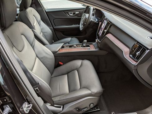 Certified 2025 Volvo S60 B5 Plus image 22