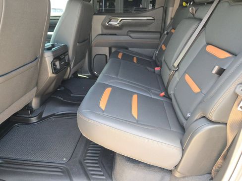Used 2025 GMC Sierra 1500 AT4 w/ AT4 Premium Package AWD/4WD image 13