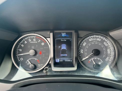 Used 2022 Toyota Tacoma TRD Sport AWD/4WD image 16