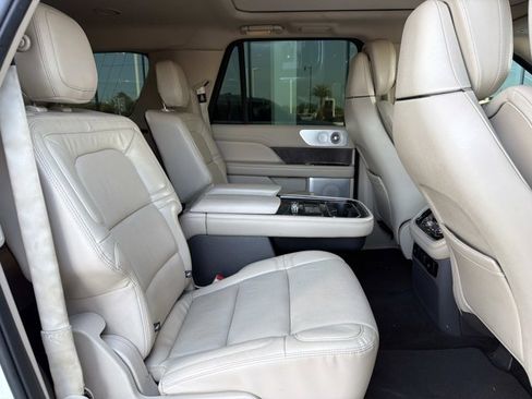 Used 2020 Lincoln Navigator L Reserve w/ Equipment Group 208A Reserve AWD/4WD image 23