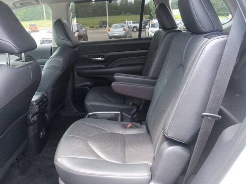 Used 2025 Toyota Grand Highlander AWD image 28