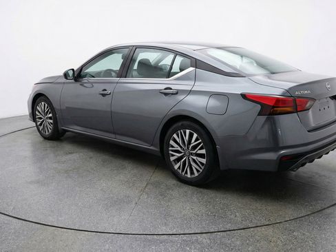 Used 2025 Nissan Altima 2.5 SV image 6