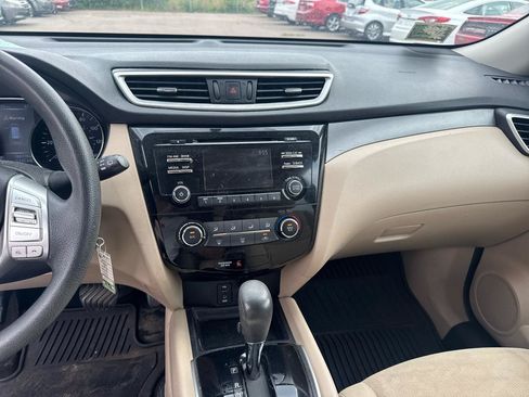Used 2016 Nissan Rogue S w/ Appearance Package AWD/4WD image 10