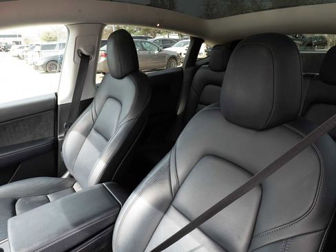 Used 2021 Tesla Model Y Long Range image 11