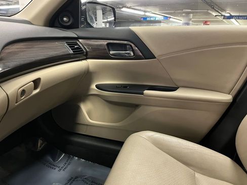 Used 2017 Honda Accord EX-L image 28