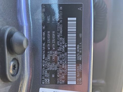 Used 2021 Toyota Highlander XLE image 29