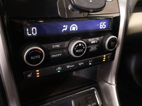 Used 2022 Subaru Ascent Limited w/ Technology Package AWD/4WD image 8
