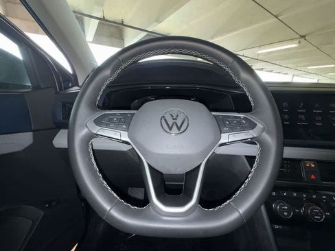 Certified 2024 Volkswagen Taos SE FWD image 15