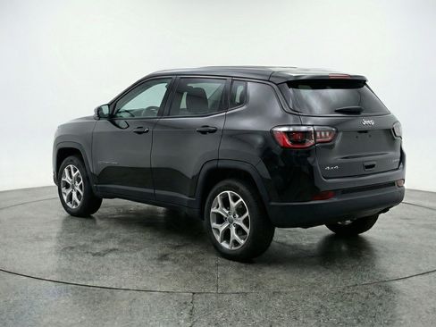 Used 2025 Jeep Compass Latitude image 6