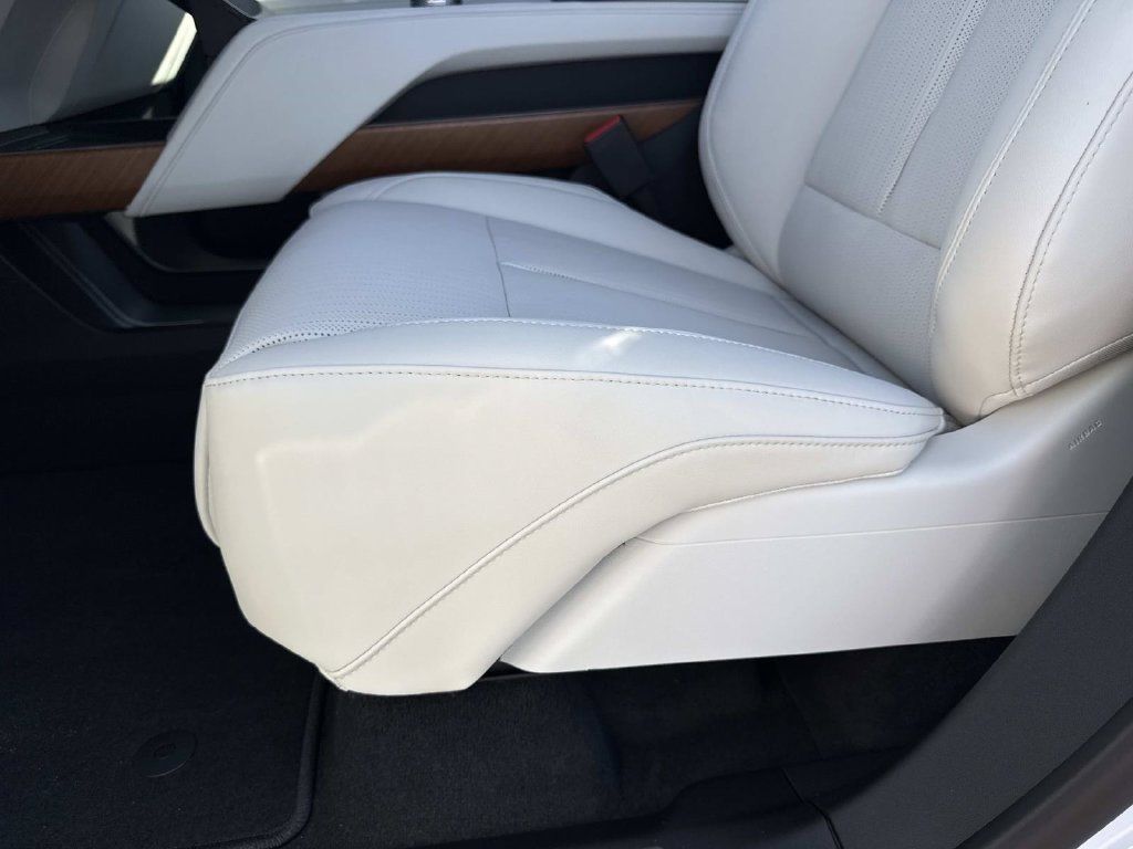 New 2027 Cadillac Vistiq Sport AWD/4WD image 21