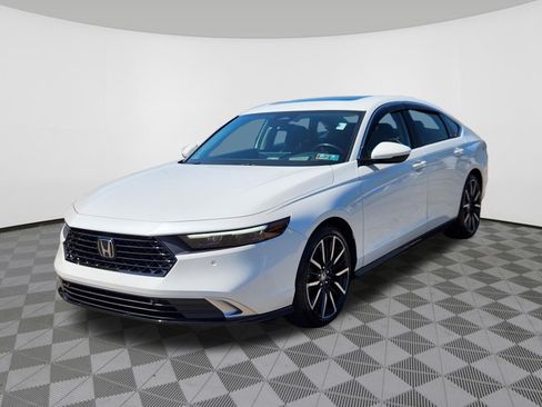 Certified 2023 Honda Accord Touring image 2