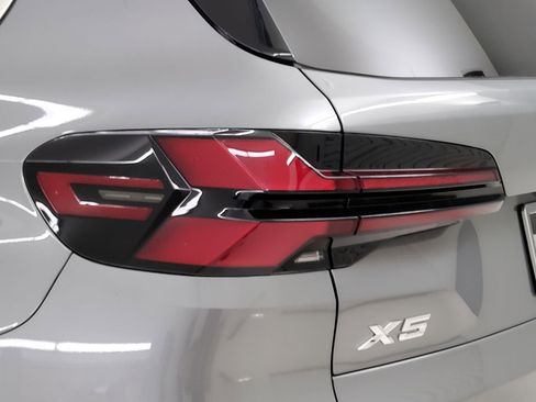 New 2026 BMW X5 sDrive40i w/ Premium Package image 8