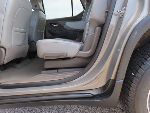 Used 2018 Chevrolet Traverse LT FWD image 13