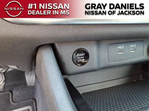 Used 2025 Nissan Rogue SV FWD image 16