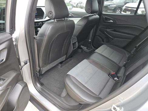 Used 2025 Chevrolet Trax LT w/ LT Convenience Package FWD image 28
