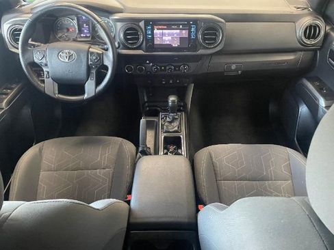 Used 2019 Toyota Tacoma TRD Off-Road image 17