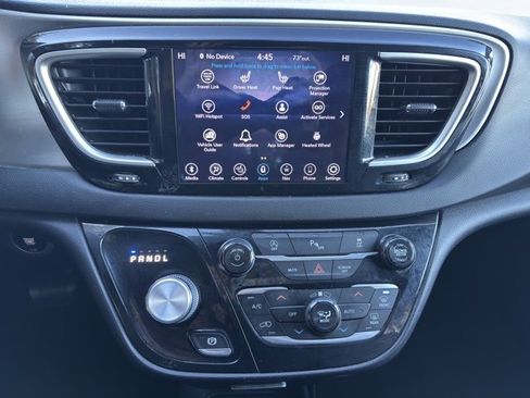 Used 2020 Chrysler Pacifica Touring-L image 11