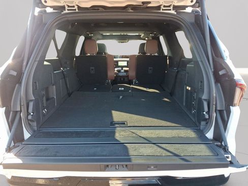 New 2025 Lincoln Navigator L Reserve image 8