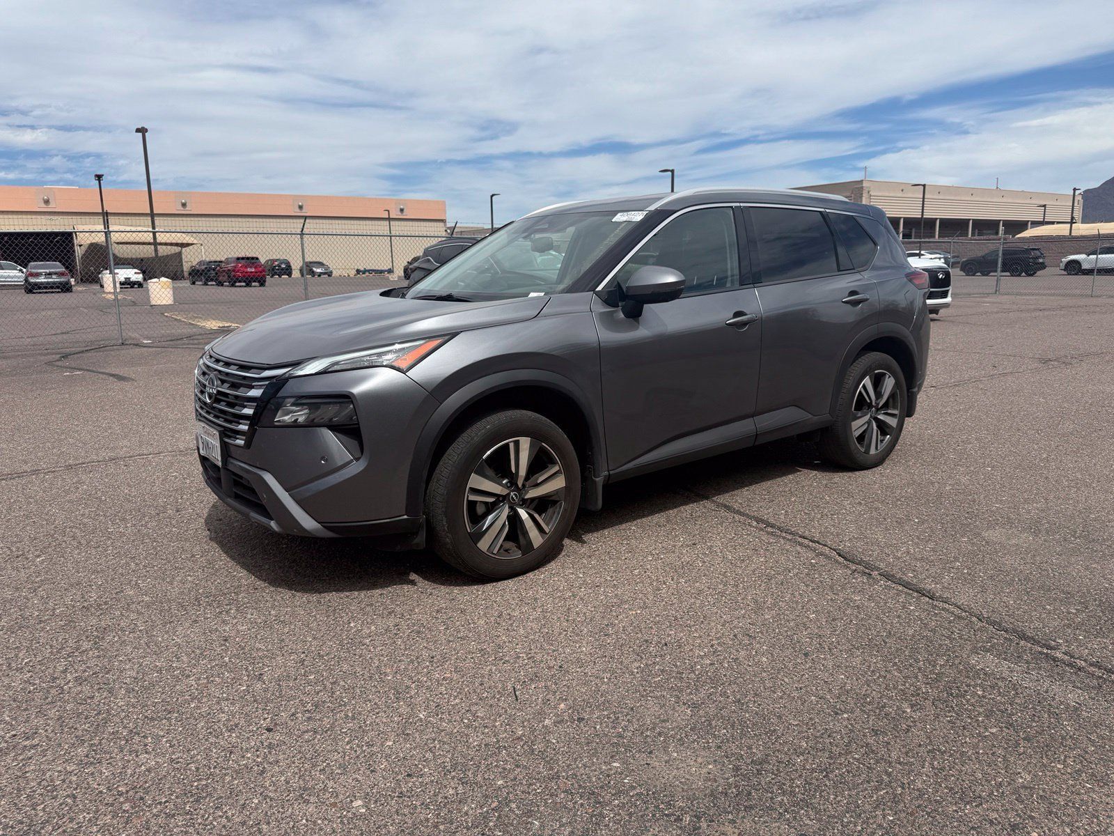 Used 2025 Nissan Rogue SL FWD image 1