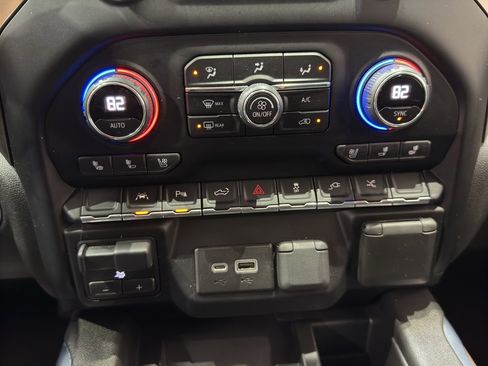 Certified 2022 Chevrolet Silverado 1500 High Country w/ Technology Package image 32