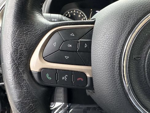 Used 2015 Jeep Renegade Latitude w/ Cold Weather Group image 31