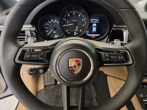 Used 2025 Porsche Macan image 15