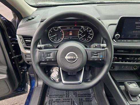 Used 2024 Nissan Rogue SV image 33