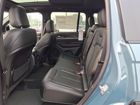 New 2026 Jeep Grand Cherokee Limited AWD/4WD image 10