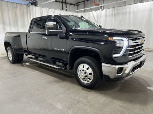 Used 2025 Chevrolet Silverado 3500 LTZ AWD/4WD image 4